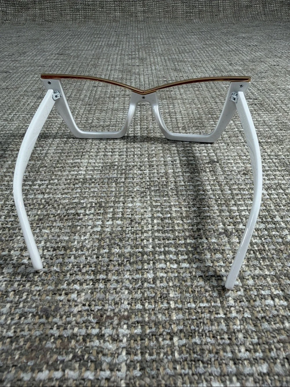 Contemporary White and Gold Geometric Sunglass Frames 90’s Y2K